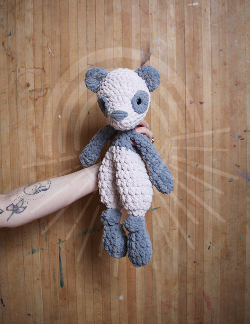 Mama Made Minis Knotted Loveys: 16 Heirloom Amigurumi Crochet Patterns:  9781645679356: Dratch, Alyson, McNutt, Lindsay: Books 