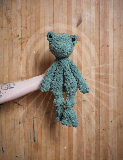 Mama Made Minis Knotted Loveys: 16 Heirloom Amigurumi Crochet Patterns [Book]